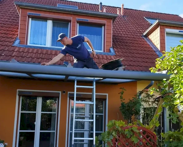 Produktion von Aluminiumprofilen und Bauelementen für Wintergärten und Terrassenüberdachungen.