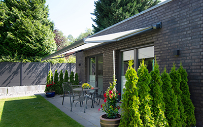 Markise über Terrasse