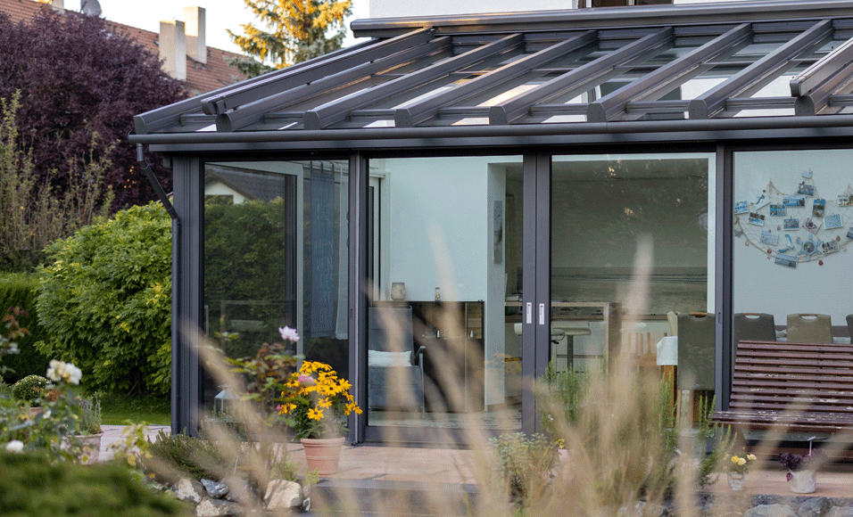 Nahaufnahme eines Wintergartens Pultdach mit geschlossenen Schiebetüren