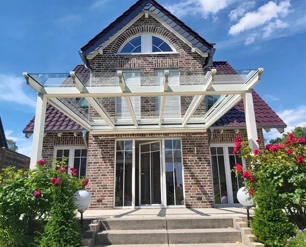 Terrassendach in weiß