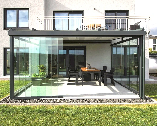 Kaltwintergarten offener Glasschiebetür
