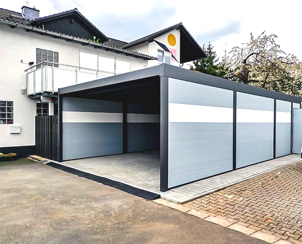 Carport in schwarz-grau-weiß