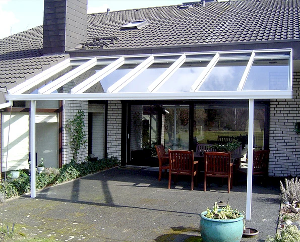 Terrassenüberdachung in weiß