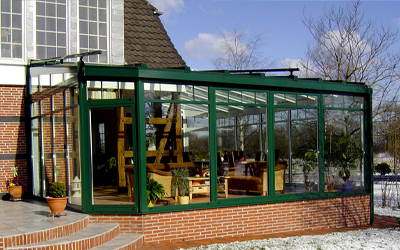 Wintergarten in dunkel-grün