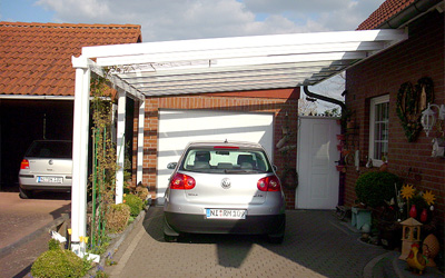 Carport in weiß