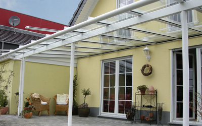 Terrassenüberdachung in weiß