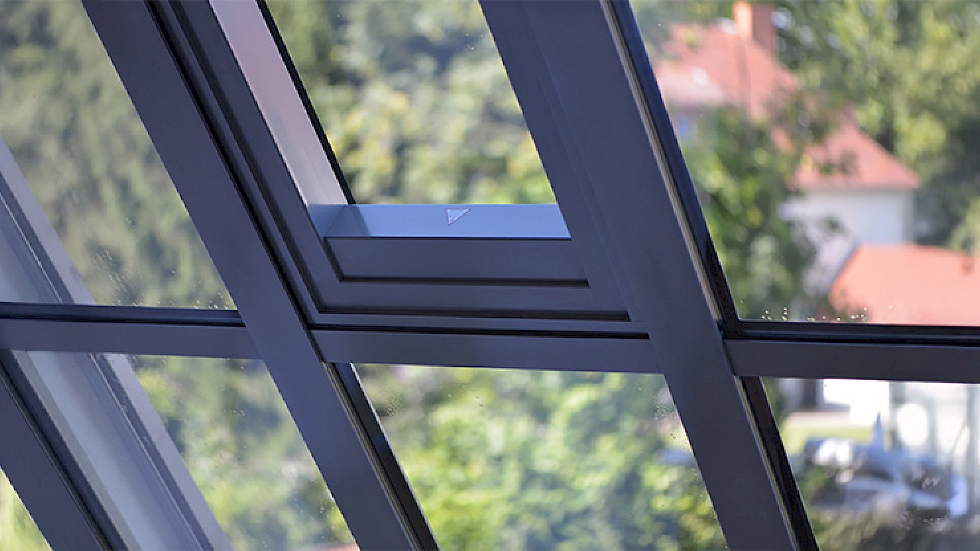 Dachfenster im Wintergarten sorgt für natürliche Belüftung