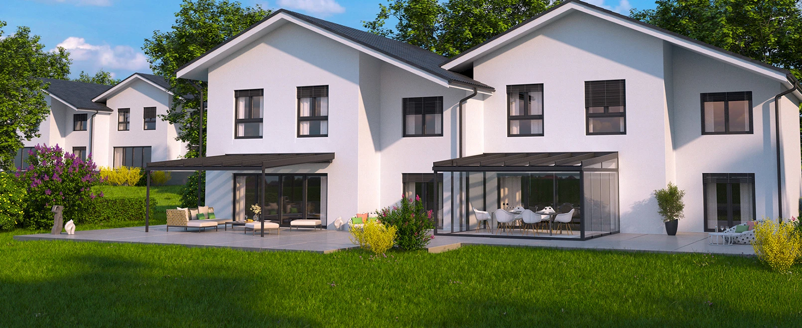 Moderne Doppelhaushälfte mit zwei überdachten Terrassen – links mit offenem Glasdach und Lounge, rechts als geschlossener Wintergarten mit Esstisch.
