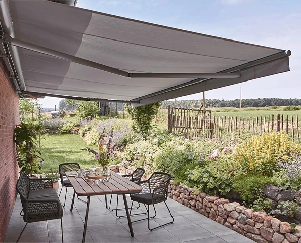 Sonnenschirme in weiß