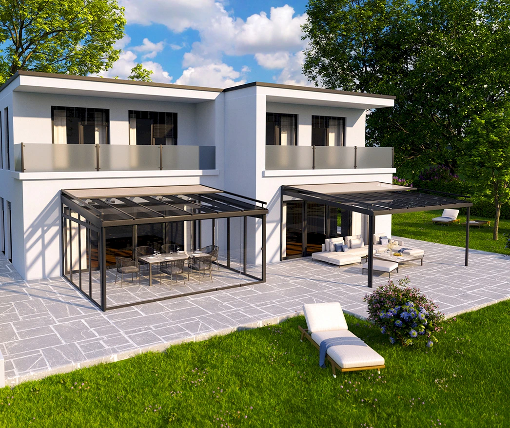 Terrassendach mit seitlichen Glaselementen an einem modernen Einfamilienhaus