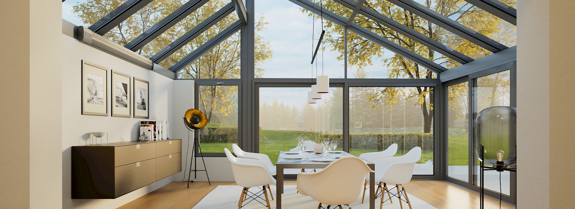 Einfamilienhaus mit eleganter Glas-Terrassenüberdachung und seitlichen Schiebeelementen, modernes Outdoor-Wohnzimmer