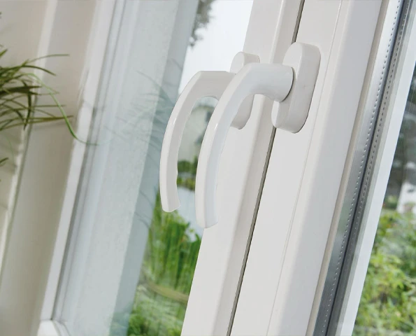 Fenstergriffe von einem Fenster detail