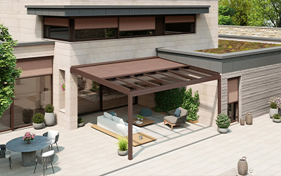 Terrassenüberdachung mit Pergola-System und offener Bauweise für moderne Gartengestaltung