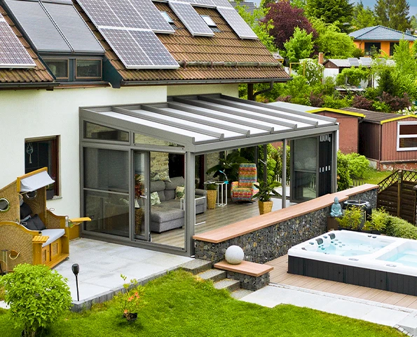 Wintergarten mit Aluminiumkonstruktion und Glasdach als ganzjährig nutzbarer Wohnraum